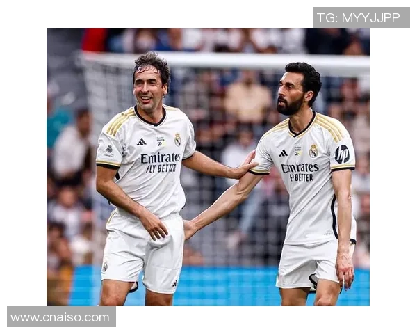 足球明星菲戈的家庭生活揭秘与子女成长故事分享 足球明星菲戈的家庭生活揭秘与子女成长故事分享